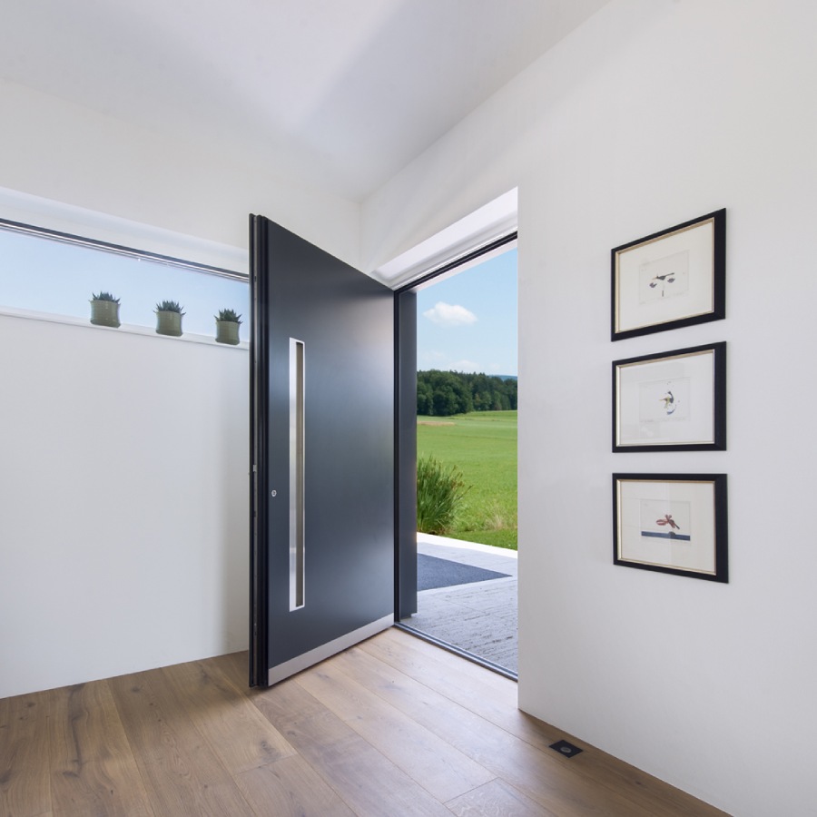 porte d'entrée avec imposte vitré intégré. ultra sécurisée et isolante. marque internorm. leader européen. par Niort menuiserie, entreprise de pose de menuiseries, Deux-Sèvres, 79, France