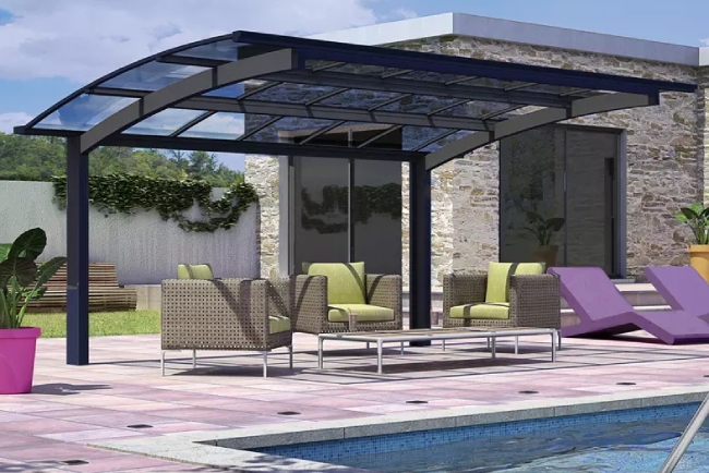 le carport, une alternative à l'abri piscine! pose par l'entreprise niort menuiserie située en Deux-Sèvres, 79, nouvelle-aquitaine, france