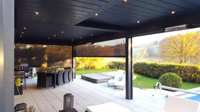 Les pergolas sont une extension de l'espace extérieur et donnent un meilleur confort de vie à l'extérieur, tout en augmentant aussi les m2 habitables.