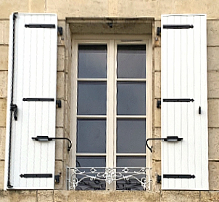 remplacement de volets battants en pvc avec arrêts stop box pour les fermer plus facilement