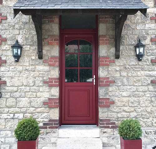 porte d'entrée marque internorm en pvc. Design plein ou vitré. Disponible en double ou triple vitrage. Vitrage décor et/ou sécurité. Seuil PVC à haute isolation. Serrure à relevage (DTSM) ou serrure semi-automatique (NT)